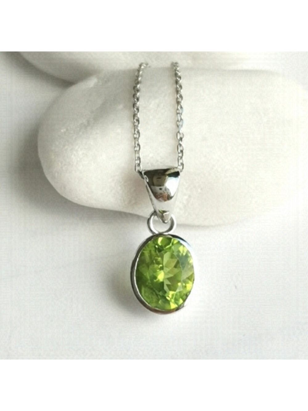 Deep cut oval Peridot sterling silver pendant necklace 🆕